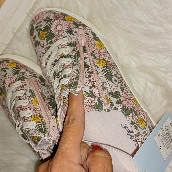 CAT & JACK SLIP ON SNEAKERS - Picture 6 of 16